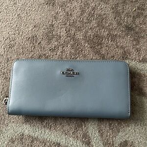 Coach Women's Wallet in Slate Blue guc